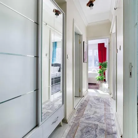2br 7 Minutes Walk From Taksim Square דירה *