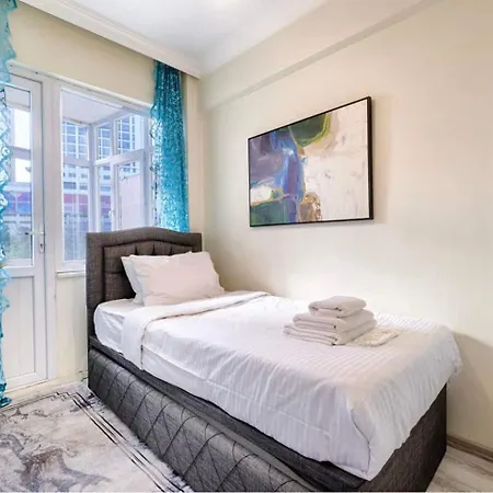 2br 7 Minutes Walk From Taksim Square Апартаменты